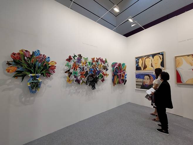 Visitors to KIAF Seoul 2021 view works by David Gerstein. (Park Yuna/The Korea Herald)