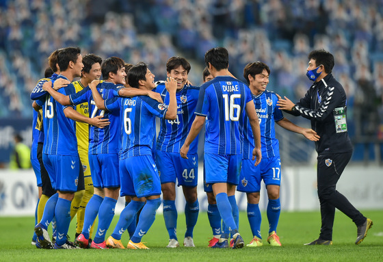 Ulsan Hyundai players celebrate after beating Persepolis FC of Iran in the final of the 2020 AFC Champions League in Doha, Qatar on Dec. 19, 2020. [XINHUA/YONHAP]