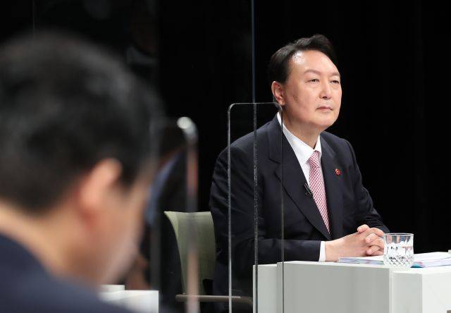 국민의힘 윤석열 대선 경선 후보가 13일 오후 제주시 도남동 KBS제주방송국에서 열린 합동토론회에 참석해 발언하고 있다.  제주도 사진기자회. 뉴시스