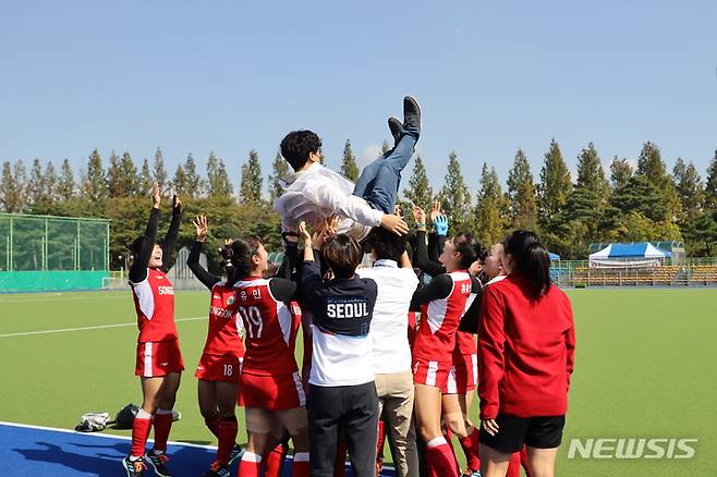 [서울=뉴시스]송곡여고, 전국체전 하키 여고부 2연패 (사진 = 대한하키협회 제공)