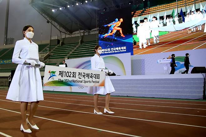 [서울=뉴시스] 배훈식 기자 = 제102회 전국체육대회가 폐막한 14일 오후 경북 구미시 구미시민운동장에서 폐회식이 열리고 있다. (사진=대한체육회 제공) 2021.10.14. photo@newsis.com *재판매 및 DB 금지