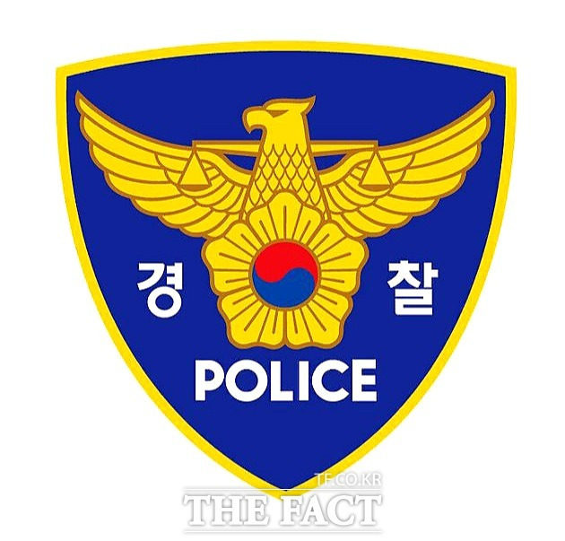 더불어민주당 현직 국회의원과의 친분과 영향력을 과시한 건설업자가 술자리에서 여성을 무차별 폭행한 사건이 발생해 파문이 일고 있다. 경찰로고 이미지/더팩트DB