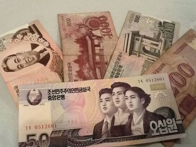 북한의 지폐들. /트위터 캡처