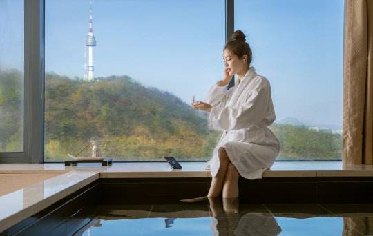 반얀트리 클럽 앤 스파 서울의 '어텀 사운드 온(Autumn Sound On) 패키지' 홍보 이미지. 반얀트리 클럽 앤 스파 서울 제공