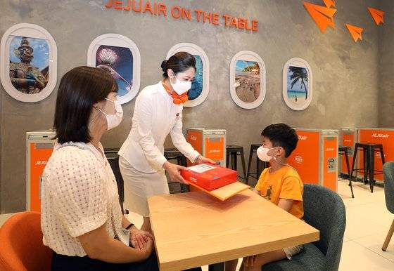 제주항공 기내식 카페인 여행맛 3호점의 모습. [사진 제주항공]