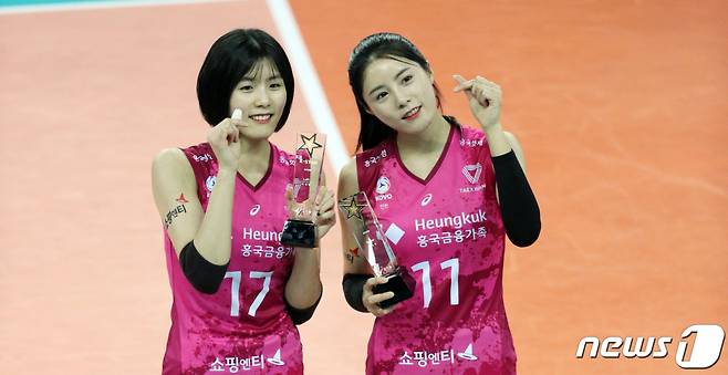 배구선수 이재영(왼쪽), 이다영 쌍둥이 자매 /사진제공=뉴스1