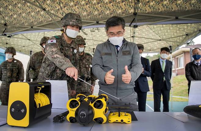 [서울=뉴시스] 서욱 국방부장관 35사단 현장지도. 2021.10.15. (사진=국방부 제공) *재판매 및 DB 금지