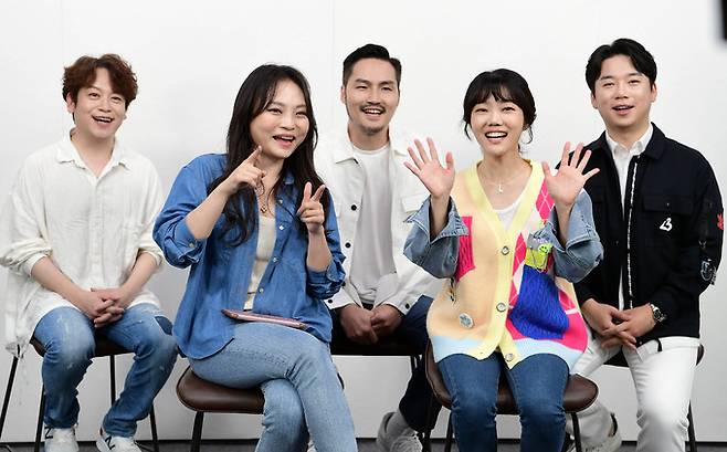 메이트리 멤버 장상인, 임수연, 김원종, 강수경, 권영훈(왼쪽부터)은 지난 12일 세계일보 인터뷰에서 ‘오징어 게임 시즌2 사운드트랙은 메이트리가 해야 한다’는 해외 팬들의 요청에 “기회가 된다면 다채롭고 독특한 소리로 관객들께 다가가고 싶다”고 말했다. 이재문 기자