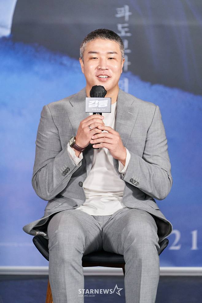 답변하는 '강릉' 윤영빈 감독[★포토]