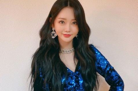 Singer Hong Ji-yoon caught the eye by conveying the current situation with beautiful Barbie doll visual.Hong Ji-yoon posted a picture on his 15th day with an article entitled I will meet you at Jeonju Ultimate Music Festival after a while.In the photo, Hong Ji-yoon is posing in a colorful Blue color costume with black hair suitable for autumn.Hong Ji-yoon, who added a more colorful charm by giving a point with a large earring, admires the trot Bobby visuals and shows admiration. The fans responded that they are too pretty, glare and Blue today.On the other hand, Hong Ji-yoon recently released the Korean traditional crossover album Sori Flower 3.