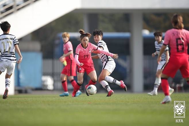 여자 U-20 대표팀 선수들의 경기 모습(대한축구협회 제공)© 뉴스1