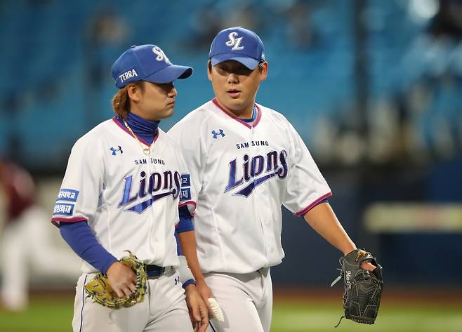 '2021 신한은행 SOL KBO 리그' 키움-삼성 더블헤더 2차전 경기

키움 6회초 삼성 투수 문용익, 김상수

대구 삼성라이온즈파크

2021년 10월 16일. 사진제공=삼성 라이온즈