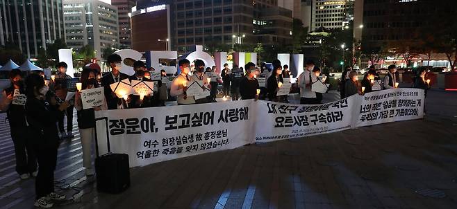 16일 저녁 서울 중구 서울광장에서 여수 실습생 고 홍정운군 추모촛불이 진행되고 있다. 김태형 기자