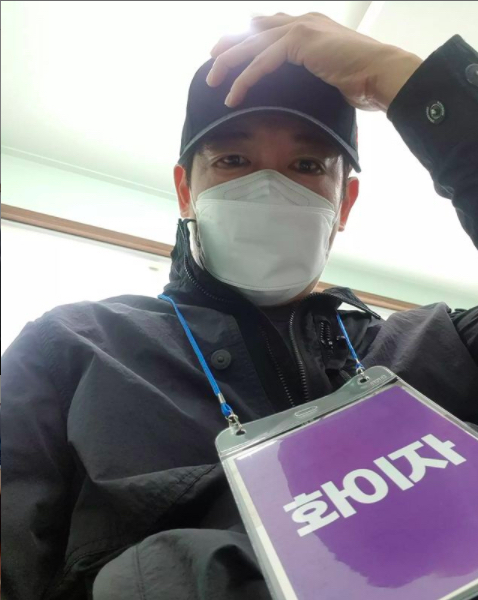 Actor Allow active status has been vaccinated.Allow active status on his SNS on the 16th, Yes!! We Can Make It! #killcovid19 (we can do it).I left an authentication shot with the article Corona 19 Ends).In the photo, Allow active status took a selfie with a necklace with Pfizer on it.I can feel the determined expression of Allow active status in the mask. Allow active status is also outstanding.Allow active status appeared in the recently released Netflix squid game role.Allow active status, which has made an impression with an intense role, has gained 2 million Followers and enjoys global popularity