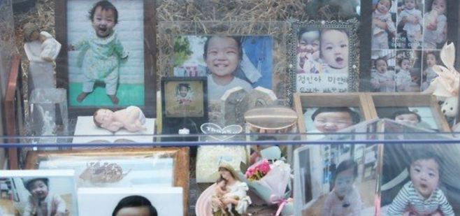 사진 속 환하게 웃는 정인이. 양평=연합뉴스