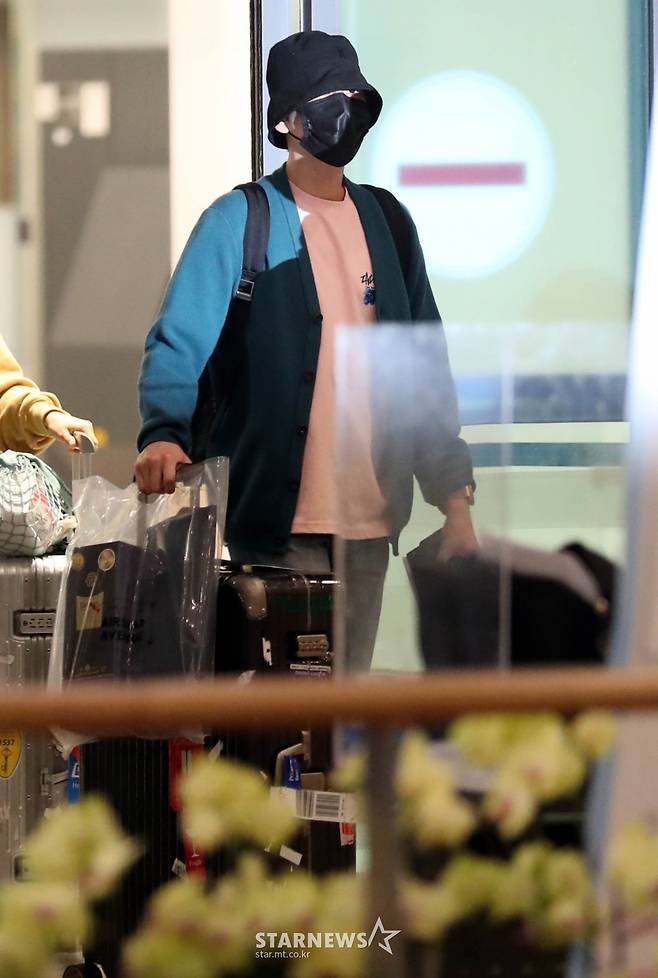 슈퍼주니어 규현 '가디건 공항패션'[★포토]