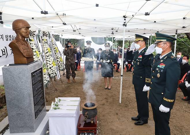 고 김근수 중위 흉상 제막식 [육군 22사단 제공.재판매 및 DB금지]