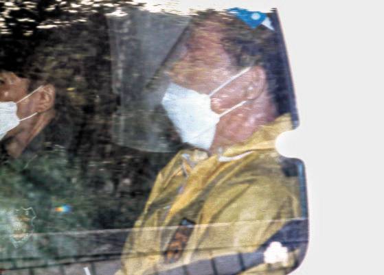 유동규 전 성남도시개발공사 기획본부장이 3일 서울중앙지법에서 특정경제범죄가중처벌법상 배임 등 혐의로 구속 전 피의자심문(영장실질심사)을 받은 후 호송차를 타고 서울구치소로 향하고 있다. 중앙포토