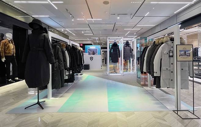 [서울=뉴시스]일교차가 큰 날씨 속에 외투를 찾는 소비자를 겨냥해 신세계백화점이 팝업 스토어를 연다. 사진은 신세계백화점 본점 6층 '노비스' 팝업 스토어. (사진=신세계백화점 제공). 2021.10.17. photo@newsis.com *재판매 및 DB 금지