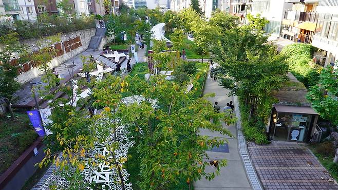 [서울=뉴시스]경의선 책거리 전경 (사진 = 경의선 책거리) 2021.10.15. photo@newsis.com