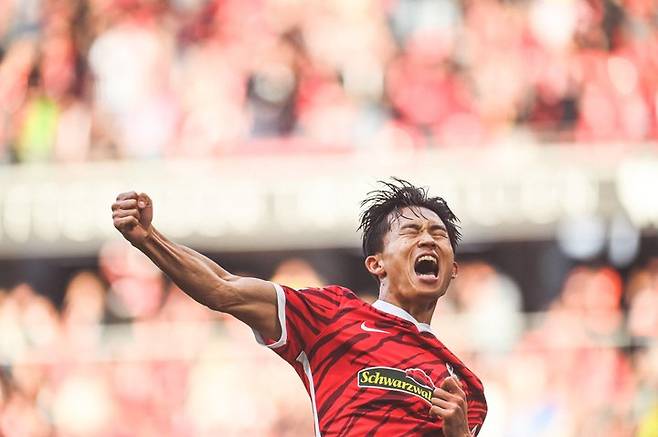 [서울=뉴시스] 프라이부르크 새 홈구장 1호골 주인공 정우영. (캡처=프라이부르크 트위터)