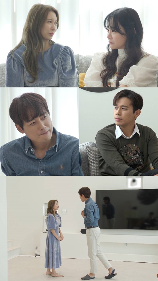 On SBS Same Bed, Different Dreams 2 Season 2 - You Are My Destiny (hereinafter referred to as Same Bed, Different Dreams 22), the meeting between Lee Ji-hoon and Sei Ashina and musical actors Kim So-hyun and Son Jun-ho will be revealed.Recently, Lee Ji-hoon and Sei Ashina invited Kim So-hyun and Son Jun-ho to their home to talk about their marriage.Especially during the fart, Kim So-hyun confessed that he had not farted with Husband for 10 years and surprised everyone.In the meantime, when Son Juan farts only in front of him, he is curious that he has revealed the story of his unexpected reaction.Sei Ashina and Kim So-hyun were united on the day with stories about Husband.Kim So-hyun complained to Lee Ji-hoon and Son Jun-ho, There is one bad thing, and Sei Ashina also expressed his sadness with Storm sympathy.Kim So-hyun said, If you open your eyes, there is no Husband.The MCs who watched are said to have sympathized with This is worth talking about and I will be sad.Meanwhile, Lee Ji-hoon and Sei Ashina together had a Top Model for musical acting: they wanted to present musical events at their upcoming wedding.Sei Ashina, who was the first musical actor in his life, did not know what to do, and Kim So-hyun, who had 20 years of musical career, turned into a daily teacher and performed a tweezer tutoring.It is the back door that the couple continued the onslaught with the special honor of Kim So-hyun who does not mind the criticism with the eyes of the hawk.Lee Ji-hoon and Sei Ashinas musical exercises can be found at Same Bed, Different Dreams 22 broadcasted at 11:10 pm on the 18th.Photo = SBS