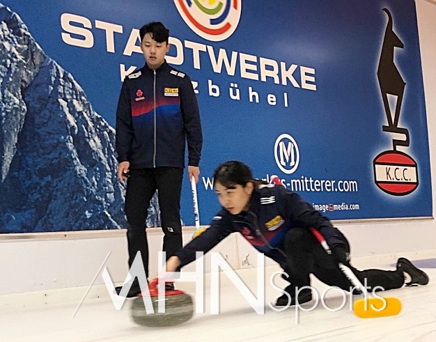 믹스더블 컬링 국가대표 김민지·이기정이 전지훈련중 참가한 'WCT 오스트리아 믹스더블컵'에서 8강 진출에 실패했다.