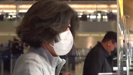 한국행 비행기 탑승을 위해 LA 국제공항에 도착한 남욱 변호사.  〈사진=방극철 취재기자〉