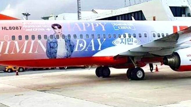 생일 이벤트로 비행기를 랩핑한 중국 BTS 팬클럽 / YTN 자료화면