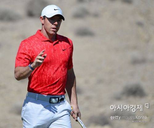 로리 매킬로이가 더CJ컵 최종일 2번홀에서 버디를 잡아낸 뒤 환호하고 있다. 라스베이거스(미국)=Getty images/멀티비츠