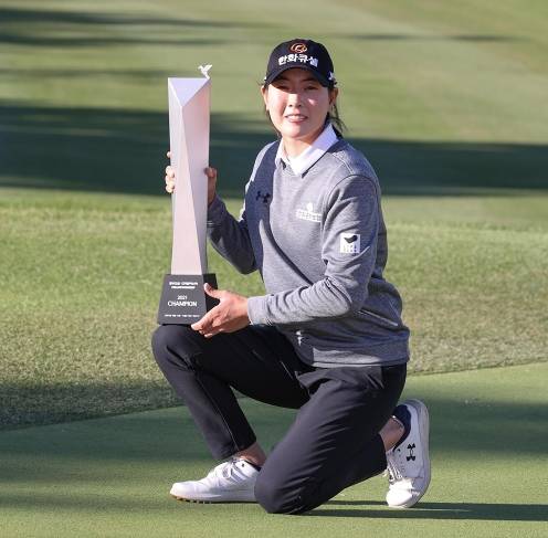 한국여자프로골프(KLPGA) 투어 동부건설-한국토지신탁 챔피언십 우승을 차지한 이정민 프로. 사진제공=KLPGA