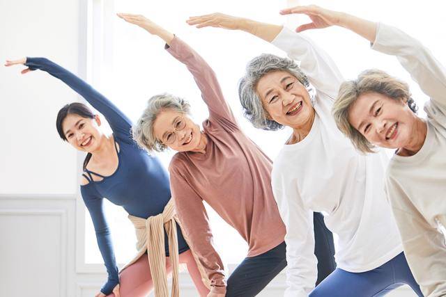 근감소증이 나타나면 낙상ㆍ골절 위험뿐만 아니라 비만ㆍ당뇨병ㆍ고혈압ㆍ골다공증 같은 만성질환에도 노출되기 쉽다. 게티이미지뱅크