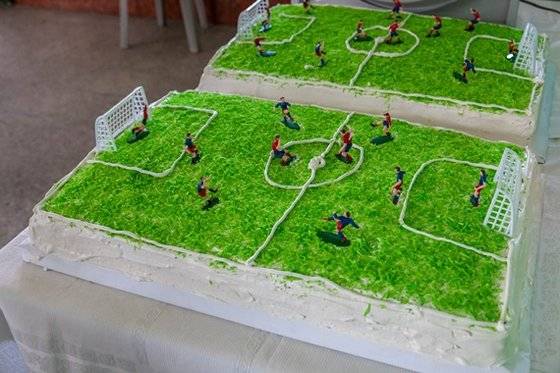 과테말라컴패션에서 만난 학생 파티시에들의 솜씨. 학생들이 후원자들에게 선물해 주었지만, 한동안 아까워서 손대지 못하다가 한 후원자가 용감히 나서서 금방 모두가 달콤함을 누릴 수 있었다.