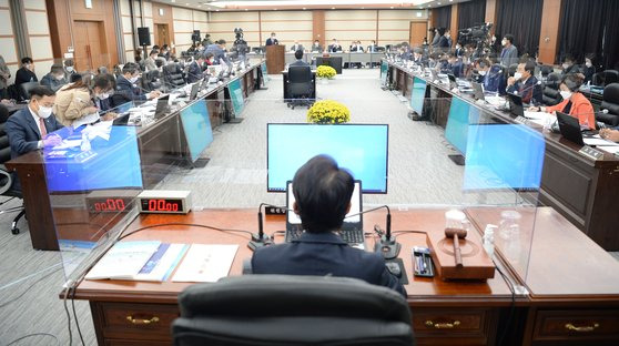 18일 오전 대전 유성구 KAIST 대강당에서 국회 과학기술정보방송통신위원회의 정부출연 연구기관(출연연) 국정감사가 진행되고 있다. [사진 국회공동취재단]