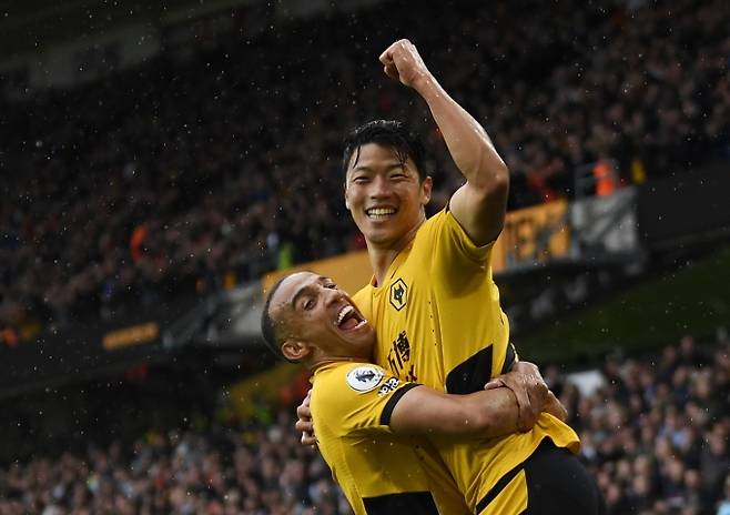 지난 2일 뉴캐슬을 상대로 멀티골을 터뜨린 황희찬(오른쪽).&nbsp; &nbsp;로이터 연합