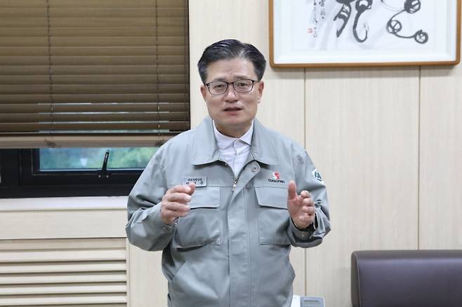 시멘트업계의 탄소중립 실천 방안에 대해 설명하고 있는 이현준 한국시멘트협회장(쌍용C&E 대표집행임원). 사진제공=쌍용C&E