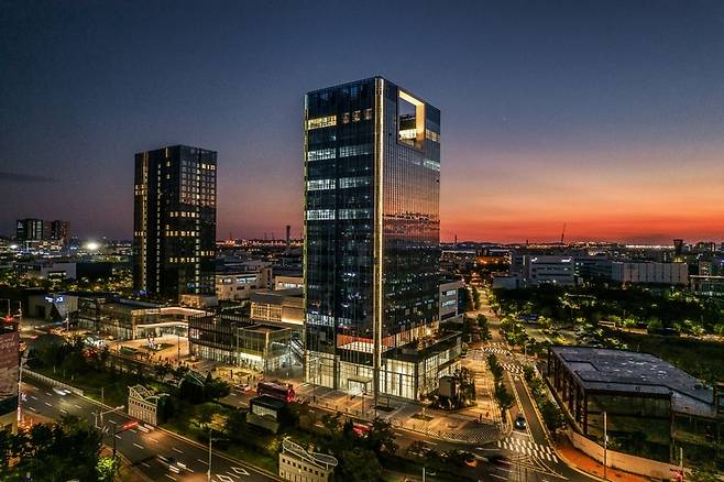 인천 송도에 위치한 `형지 글로벌패션복합센터` 전경.  / 사진=패션그룹 형지 제공