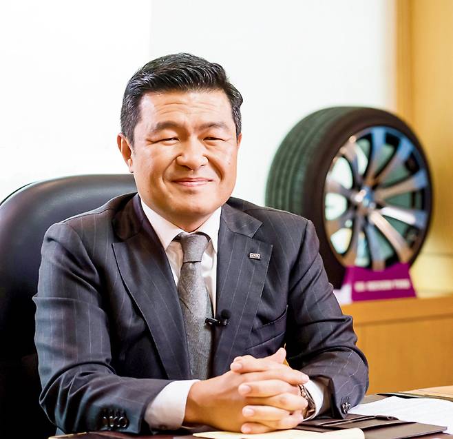 강호찬 넥센타이어 부회장(50·사진)이 미래 타이어 개발에 집중할 뜻을 분명히 했다. /사진제공=넥센타이어