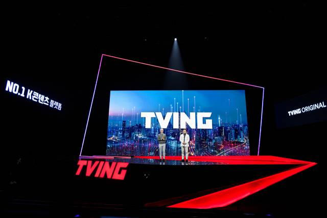 18일 독립 1주년 기자간담회에서 양지을(왼쪽)·이명한 티빙 공동대표가 사업전략을 소개하고 있다. /사진제공=티빙