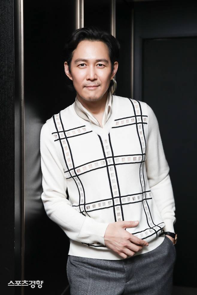 배우 이정재. 사진 아티스트 컴퍼니