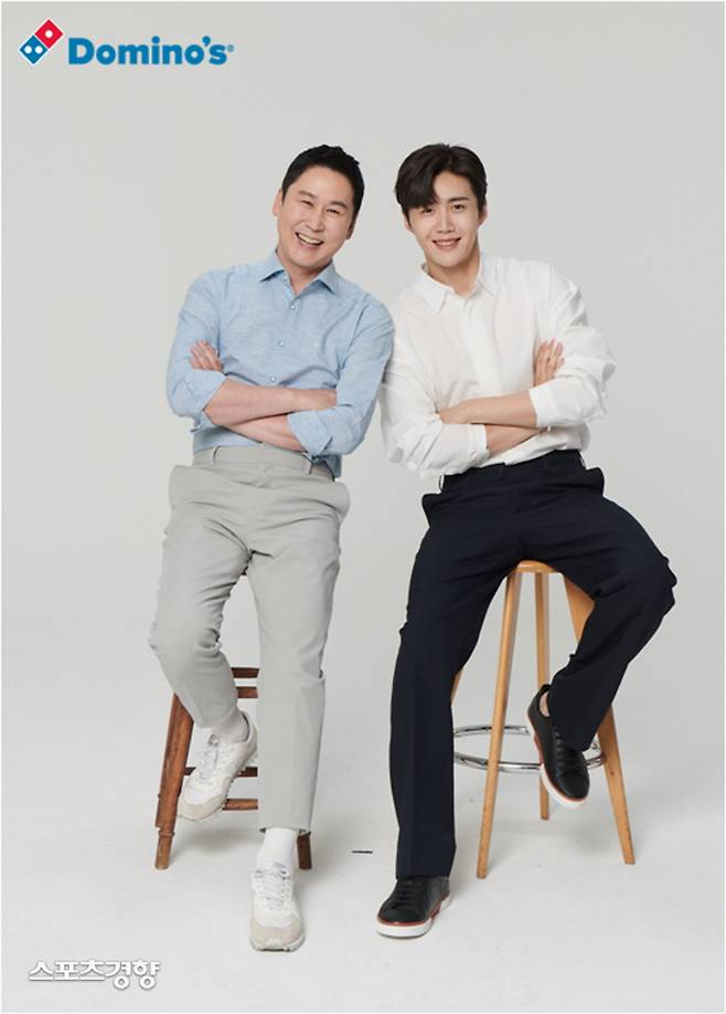 앞서 도미노피자는 김선호와 신동엽의 광고 모델 계약 체결을 알리며 TV광고를 비롯해 다양한 매체의 홍보를 이어왔다. 도미노피자 제공