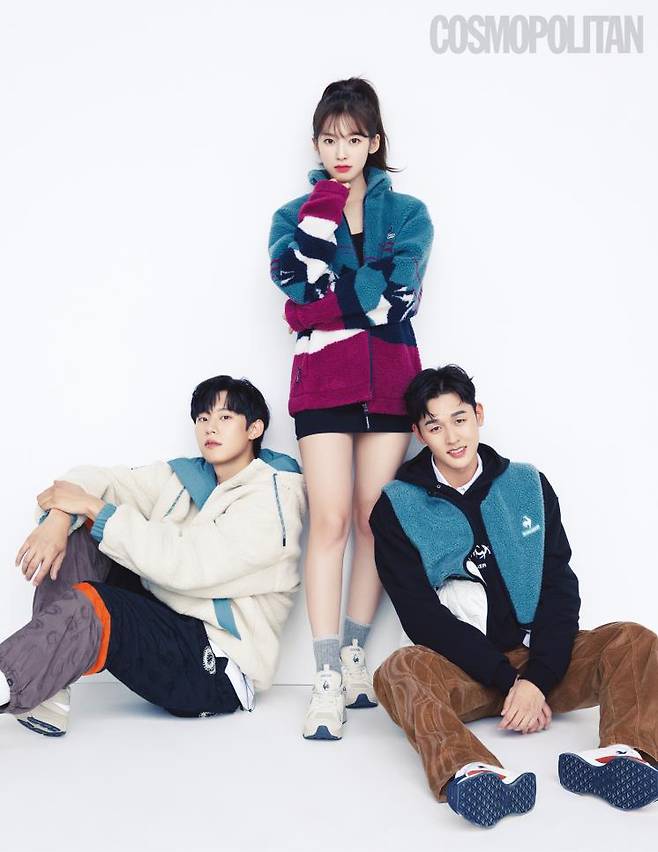 (성철)리버서블 플리스 재킷 19만9천원, 스니커즈 13만9천원 모두 르꼬끄 스포르티브. 나머지 스타일리스트 소장품. (아린)리버서블 플리스 재킷 21만9천원, 스니커즈 13만9천원 모두 르꼬끄 스포르티브. 나머지 스타일리스트 소장품. (웅태)플리스 베스트 13만9천원, 스니커즈 12만9천원 모두 르꼬끄 스포르티브. 나머지 스타일리스트 소장품.