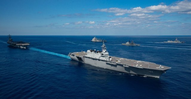 미 해군 로널드 레이건 함과 훈련중인 일본해상자위대 카가함 사진출처 미해군