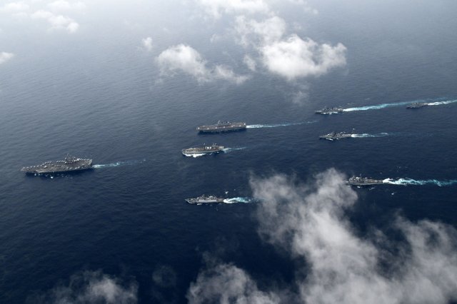 호주, 인도, 일본, 미국, 4개국 해군 훈련에 참가한 일본해상자위대의 카가함 일본해상자위대 페이스북
