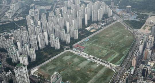 서울 송파구 미성아파트, 진주아파트 재건축 부지의 모습. <연합뉴스>