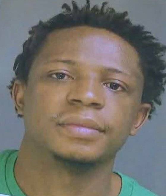 미국 펜실베니아주 필라델피아의 한 열차에서 지난 13일(현지 시각) 다른 승객들이 지켜보고 있는 가운데 성폭행을 저지른 피스턴 응고이(35). [폭스뉴스=뉴스1]