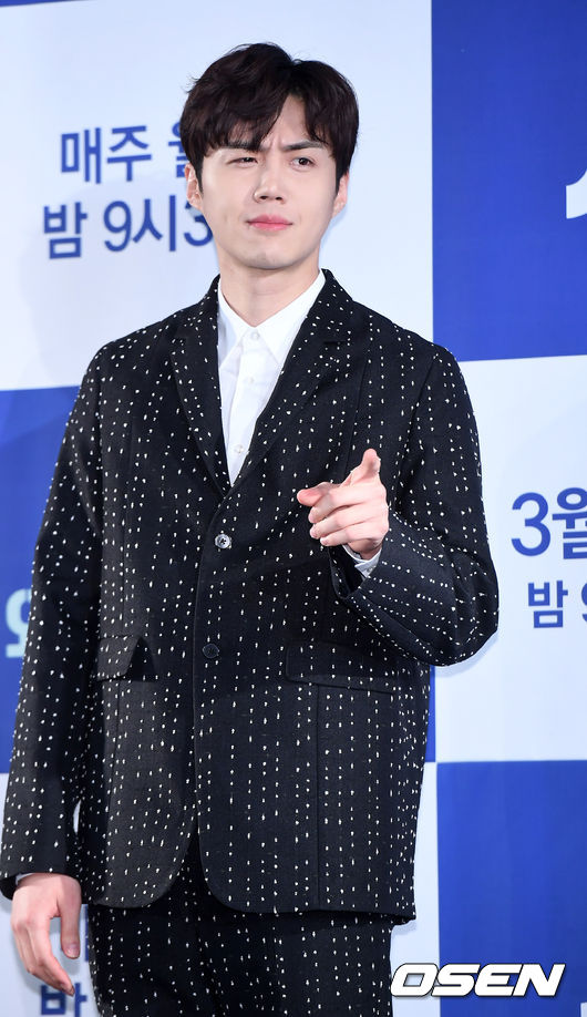 Actor Kim Seon-ho finally spoke about the KActor anonymous Disclosure.Kim Seon-hos agency Salt Entertainment said on the 19th, I am sincerely sorry that I did not give a quick position.We are currently aware of the facts of the anonymous article. As the facts have not yet been clearly confirmed, please ask for a little longer.I am sincerely sorry for the inconvenience caused by the bad things. On the 17th, an anonymous article titled I accuse the double and shameless reality of the popular actor kmo actor was posted on an online community.The writer who introduced himself as his ex-girlfriend Disclosure about the contents of Abortion, swearing, marriage, and lying about K Actor.This article turned online for the second day, and Kim Seon-ho, who was named as the popular K Actor, said that he was checking the facts after silence.Next up is Kim Seon-hos admission specialisation.Hi!Actor Kim Seon-ho is Salt Entertainment.I sincerely apologize for not being able to take a quick stand.We are currently aware of the facts of the anonymous post.As the fact is not clearly confirmed yet, please wait a little longer.I sincerely apologize for the inconvenience caused by bad things.DB