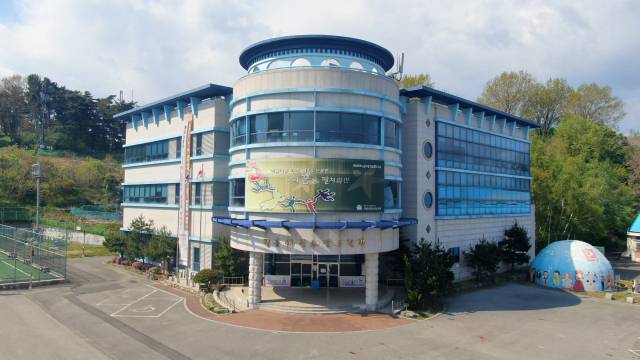 ▲강릉시청소년수련관은 오는 23일부터 11월 2일까지 ‘2021년 강릉시 온라인 청소년 정책제안대회’ 참가 청소년을 모집한다. ⓒ강릉시