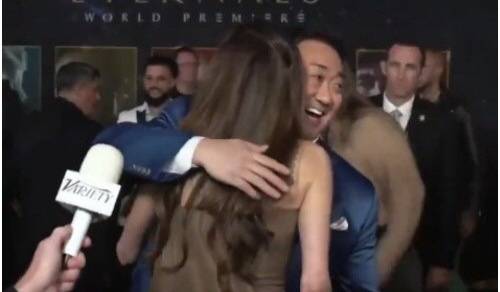 18일(현지시간) 미국 로스엔젤레스의 돌비 극장에서 영화 ‘이터널스’ 월드 프리미어 행사가 열렸다. 이날 마동석의 연인인 방송인 예정화가 함께 해, 남자친구의 도전을 적극 지지하고 응원했다. 트위터