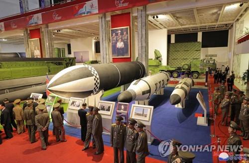 북한 '미니 SLBM'(사진 맨 우측) [연합뉴스 자료사진]